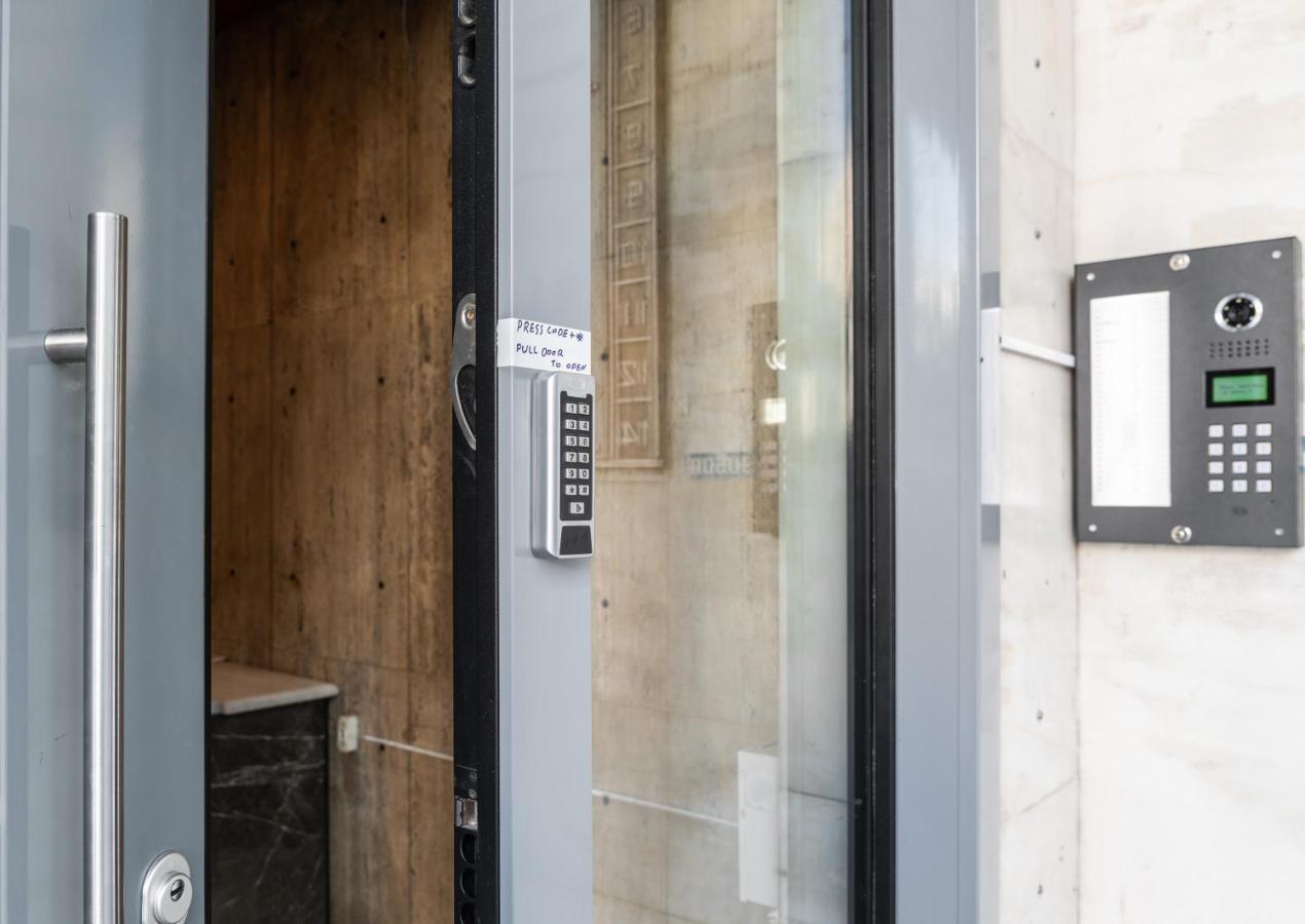 Amazing Apartments @ Aiolou Str. Атина Екстериор снимка